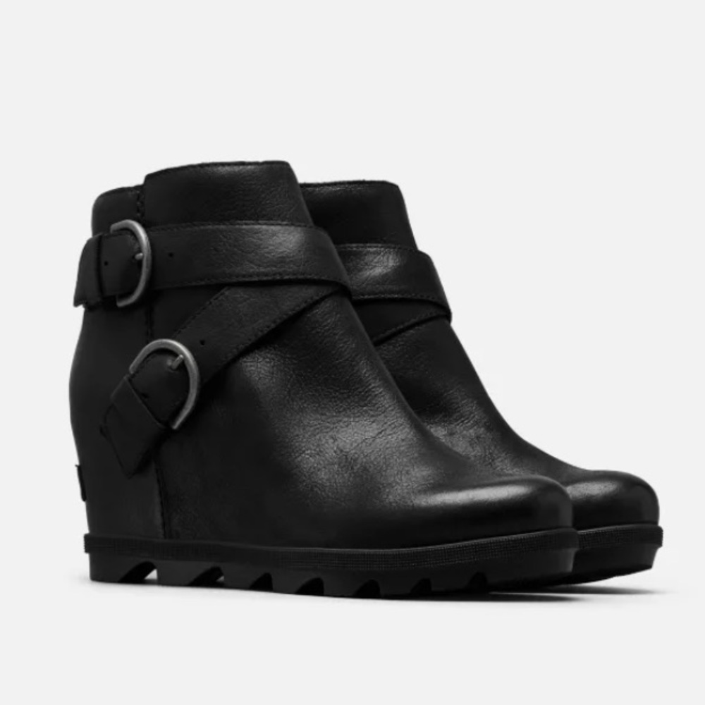 JOAN OF ARCTIC WEDGE II BUCKLE BOOTIE size 9